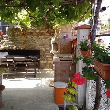Emona Guest house *