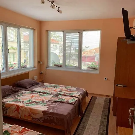 Emona Guest house *